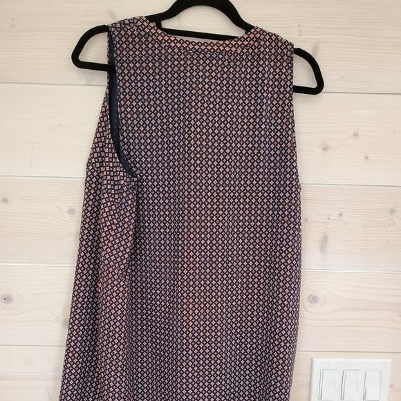 Lined shift dress w/ buttons & flower pattern NWT - Picture 2 of 9